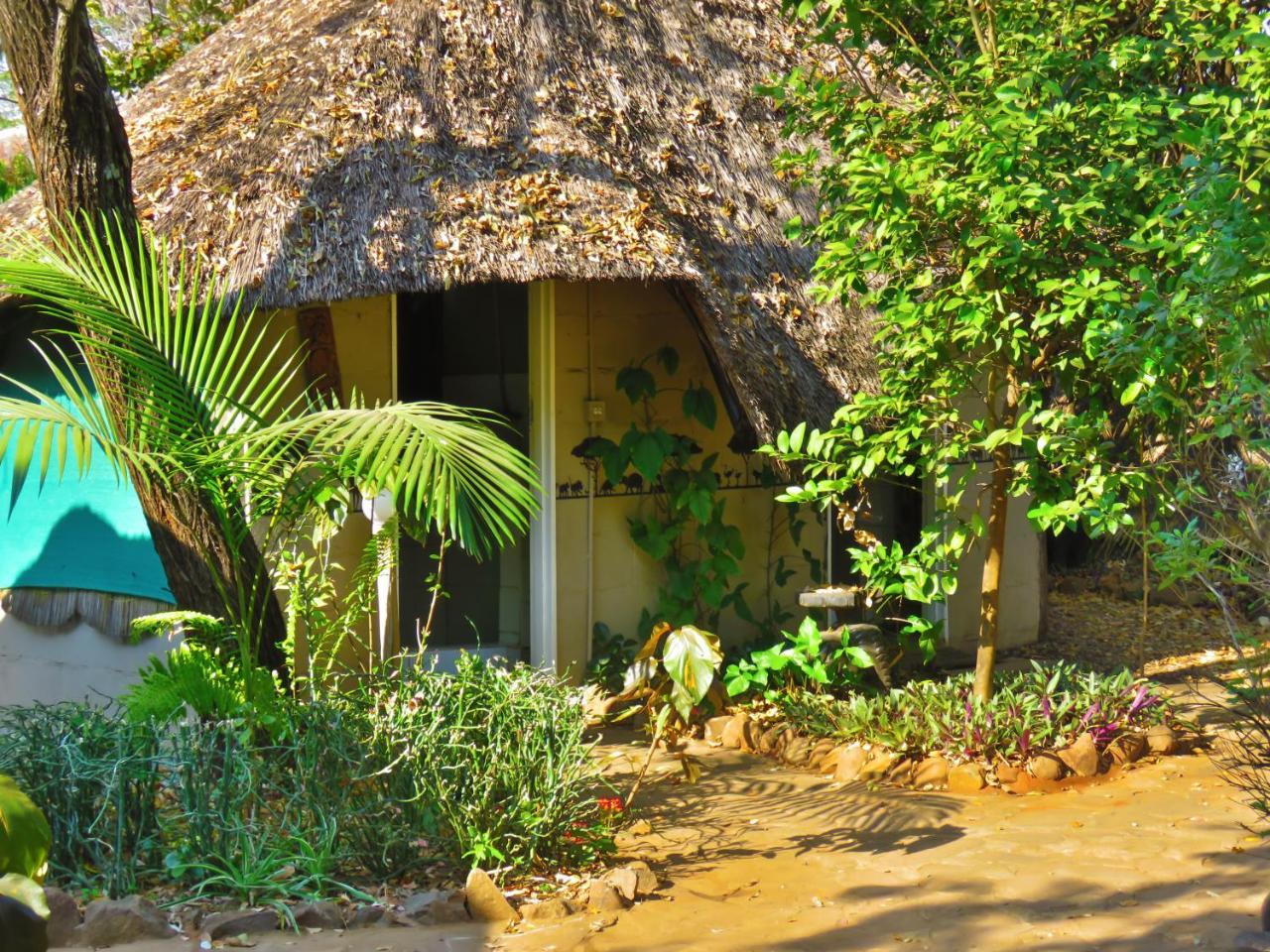 Victoria Falls Backpackers Lodge Exterior photo